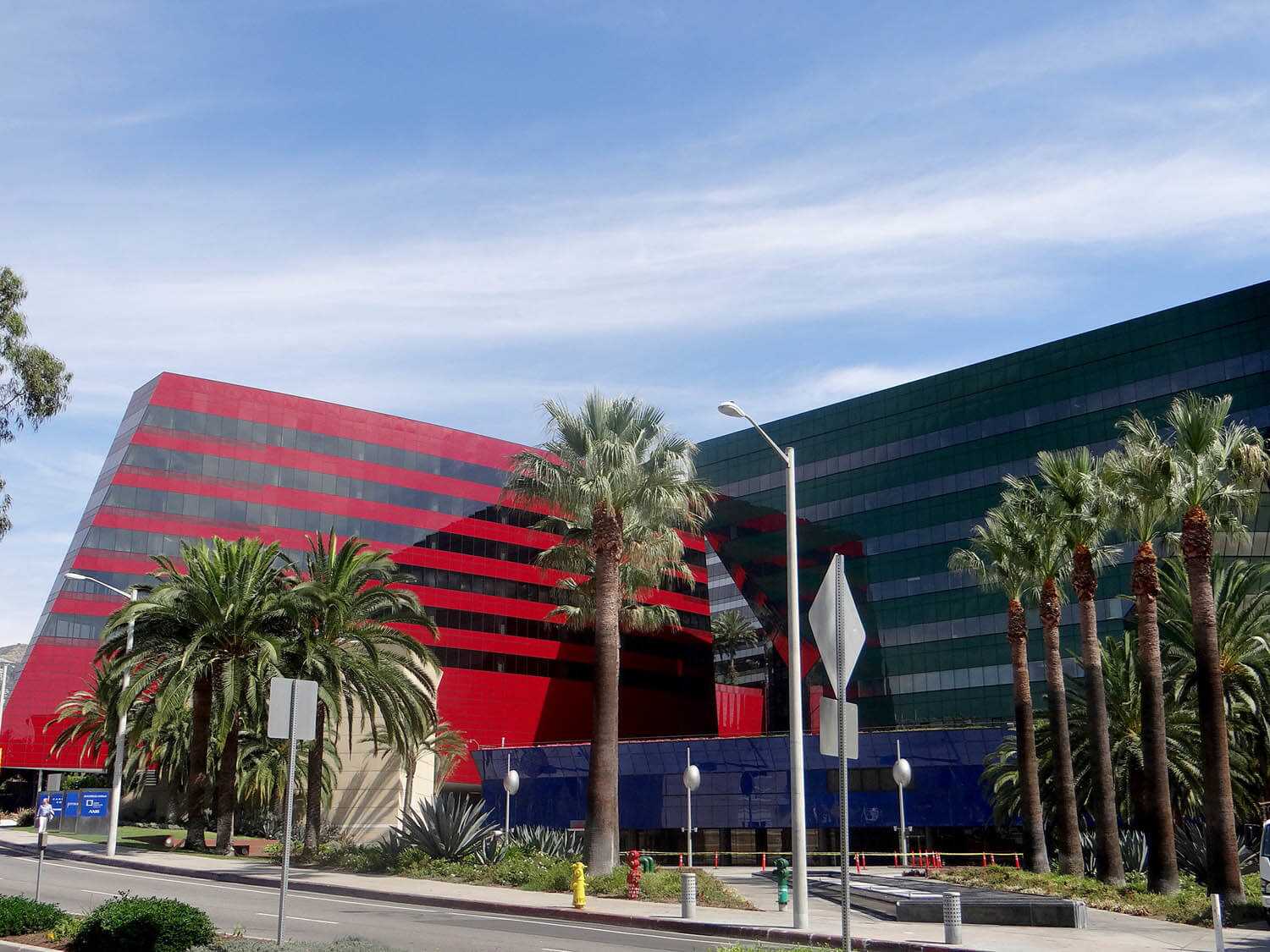 Los Angeles limo tours: Pacific Design Center
